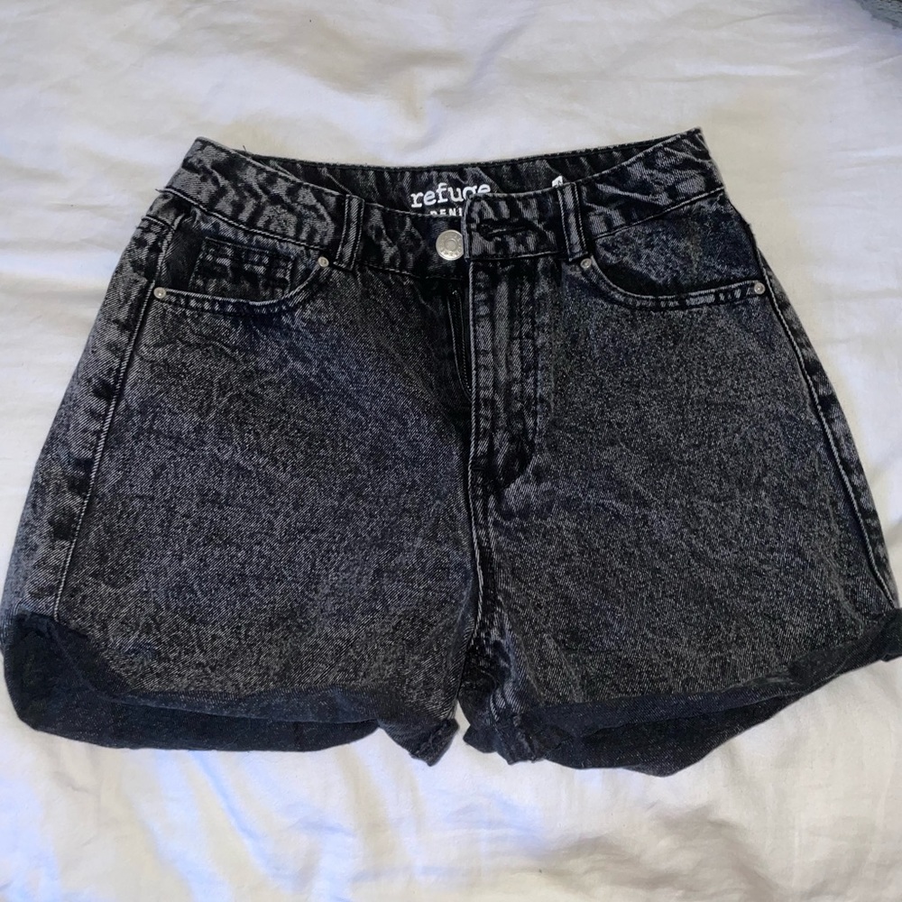 NEW Women’s black denim high rise shorts